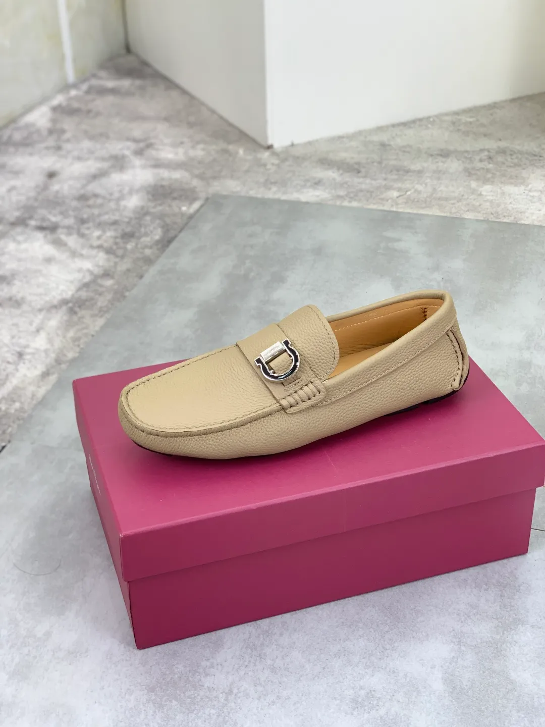 Men's shoes 💰P542 New model, high quality [Ferragamo/Ferragamo] Latest lazy slip-on shoes Original imported calfskin, imported cowhide lining + original luxury metal buckle + original combination outsole Comparison without pressure Code number: 38-45